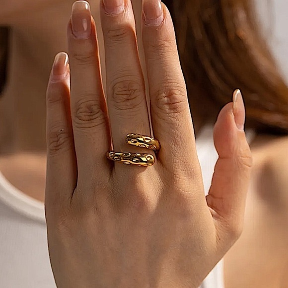 Gold Plated Irregular Hammered Ring Dented - Picture 4 of 9